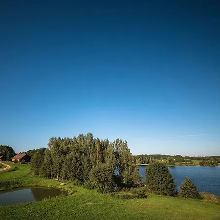 Feriehus Lakeside House 